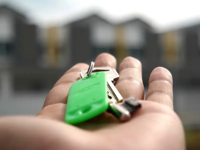 A hand holding a set of house keys